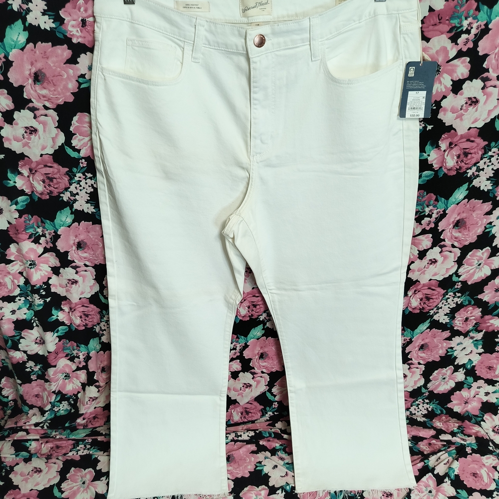 Universal Thread Women's White Straight Leg Jeans (Size 17W)